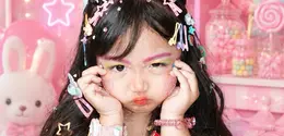 Makeup centil ala Naykilla jadi tren baru kecantikan yang ditiru banyak orang. Termasuk putri Siti Badriah, Xarena Zenata [@krisjianabah]
