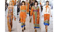 Musim panas semakin menyegarkan dengan gaya fashion terkini dari Tory Burch.