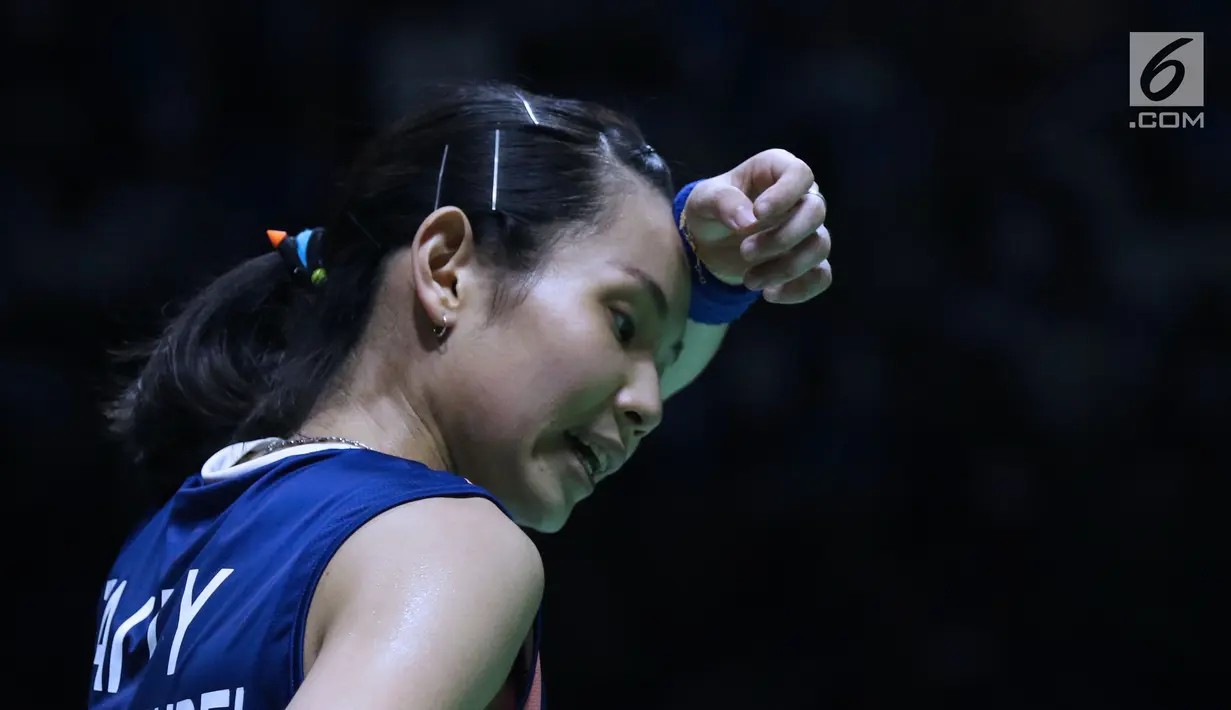 Tunggal putra China Taipei, Tai Tzu Ying saat melawan pebulu tangkis China, He Bingjiao pada semifinal Indonesia Open 2018 di Istora GBK, Jakarta, Sabtu (7/7). Tai Tzu Ying menang 21-13, 21-8. (Liputan6.com/Helmi Fithriansyah)
