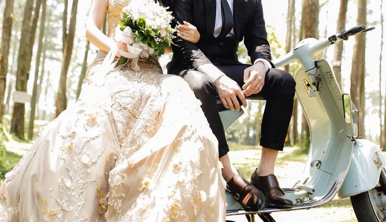 Sekedar mengingatkan, Selvi Kitty resmi dipersunting Rangga Ilham Suseno Minggu (18/2) di Omah Pawon, Ampera Jaksel. Rangga mantan manager Vicky Prasetyo yang kini bekerja disalah satu televisi swasta. (Instagram/selvikitty)