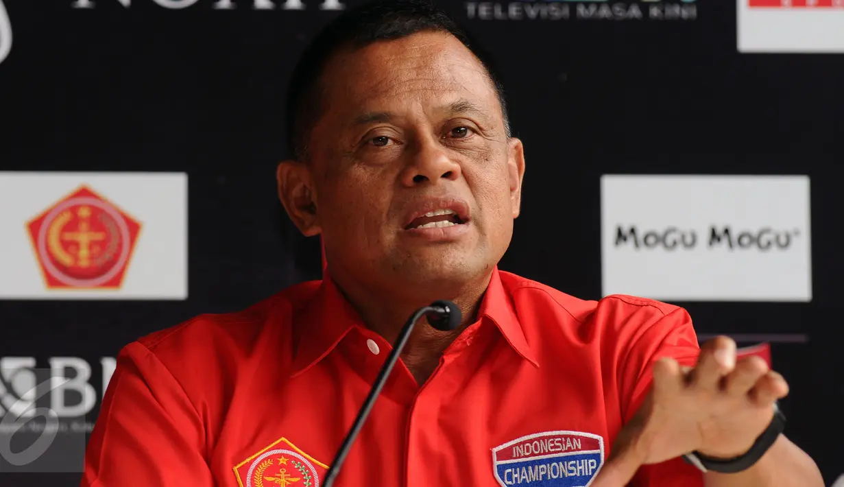 Panglima TNI, Jenderal TNI Gatot Nurmantyo memberikan keterangan pelaksanaan final di Jakarta, Rabu (20/1/2016). Final akan mempertemukan Mitra Kukar melawan Semen Padang di Stadion GBK Jakarta, Minggu (24/1). (Liputan6.com/Helmi Fithriansyah)