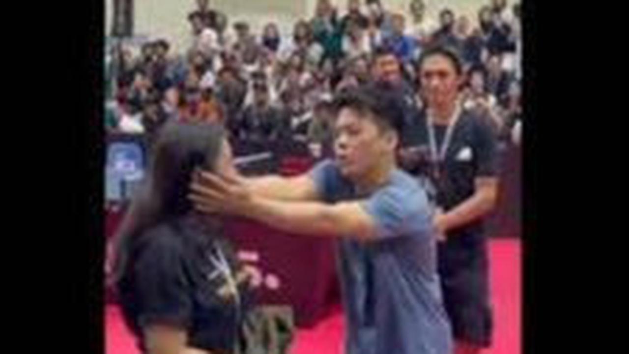Tak sedikit pula yang mengira sosok wanita yang ada di samping Ariel merupakan wanita yang sedang dekat dengannya.<br>