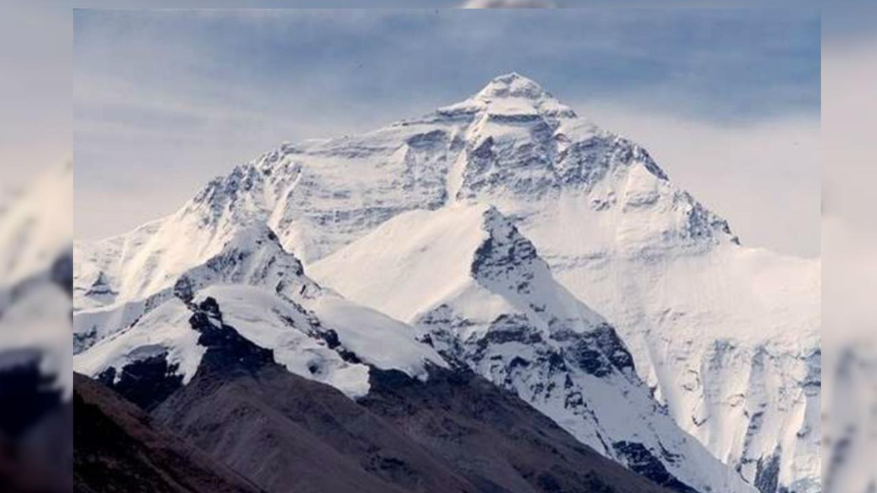 Biaya Perjalanan Tembus Puluhan Juta, Ini Fakta-Fakta Puncak Carstensz yang Belum Banyak Diketahui Orang