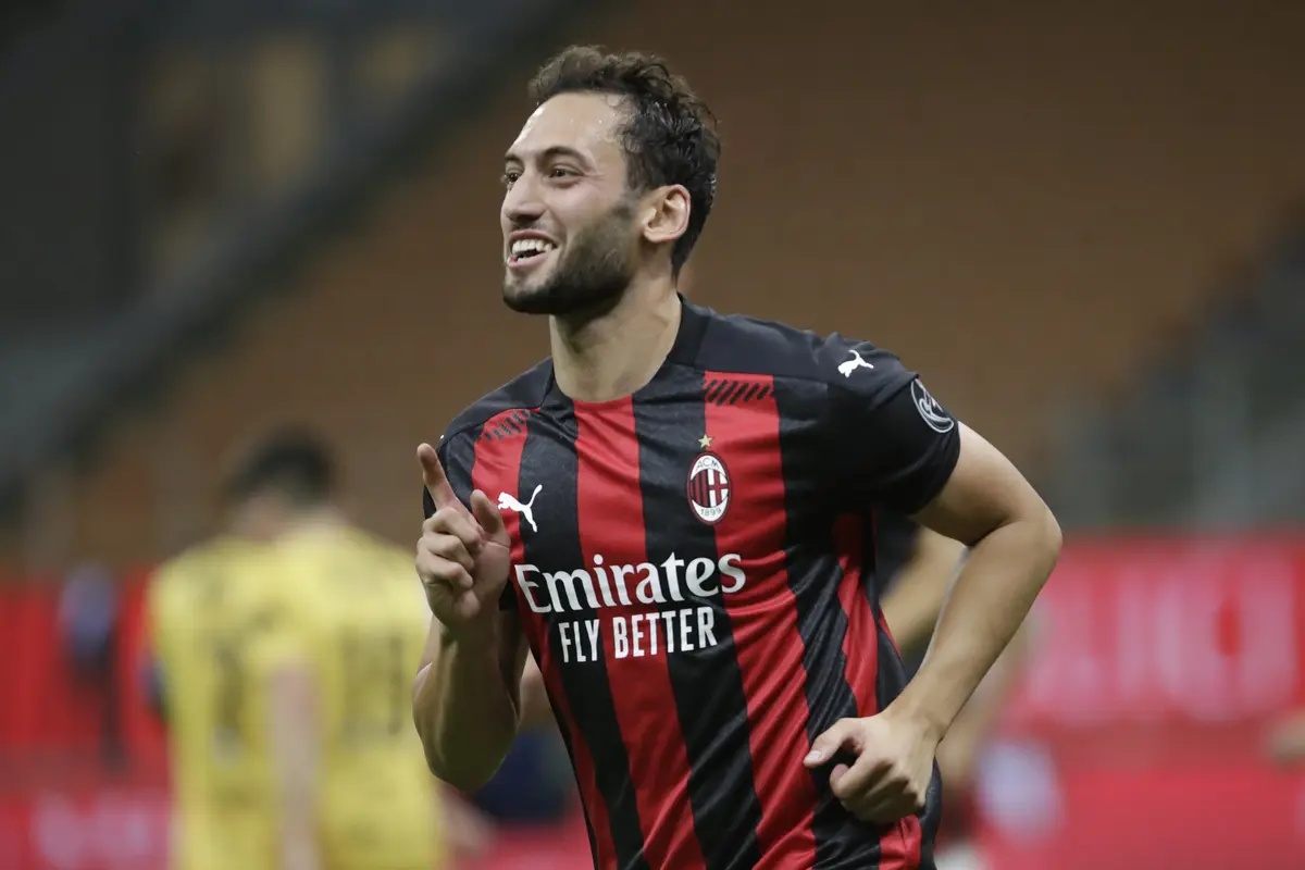 Hakan Calhanoglu 2 Gol, AC Milan Menang Tipis Atas Bodoe/Glimt