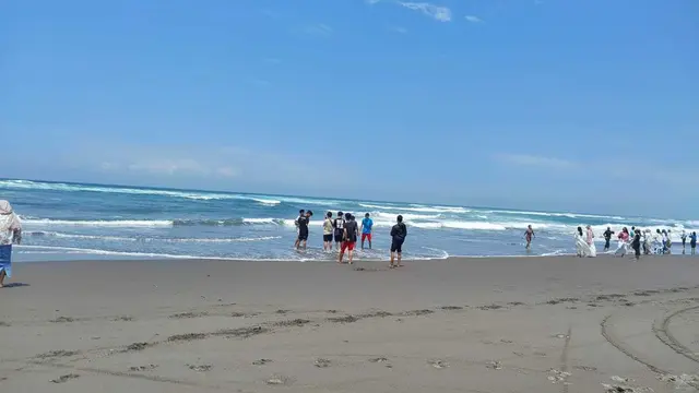 Mitos Larangan Pakai Baju Warna Hijau ke Pantai Parangtritis