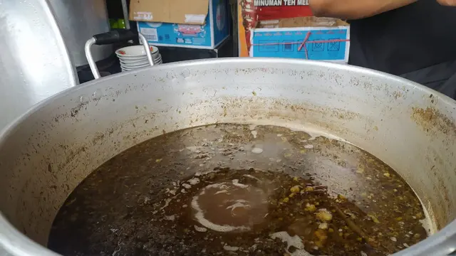 Dengan bumbu alami khas sunda, sop iga sapi Kadungora, Jawa Barat, mampu menjadi solusi saat liburan Anda tiba.