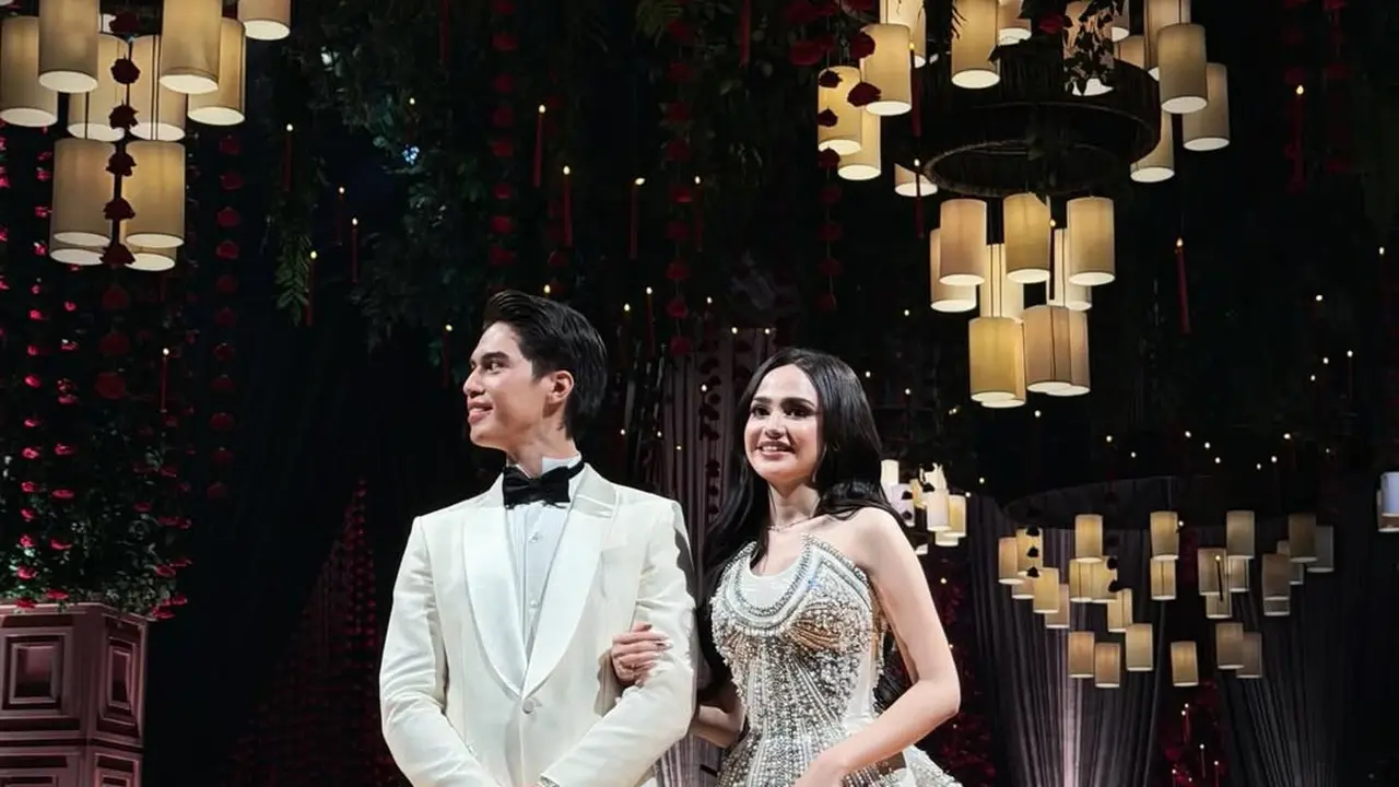 Dari Kebaya ke Couture, Syifa Hadju Tampil Bak Real Princess dalam Gaun Mutiara Tex Saverio di Momen Resepsi