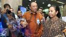 Menteri BUMN Rini M Soemarno menyimak penjelasan Dirut Bank BTN, Maryono saat acara HUT KPR BTN di Menara BTN, di Jakarta Selasa (14/12). Bank BTN menegaskan perannya sebagai Bank yang fokus pada pembiayaan perumahan. (Liputan6.com/Angga Yuniar)