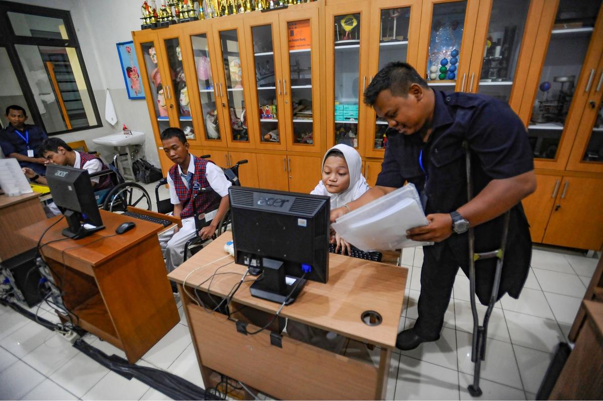 Semangat Guru Difabel di YPAC