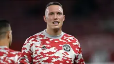 Phil Jones masih belum bermain di skuat utama Manchester United musim ini. Ia harus absen lama usai mengalami cedera pada Februari 2020. Pemain 29 tahun tersebut memanikan laga terakhirnya pada Januari tahun lalu melawan Tranmere Rovers pada ajang FA Cup. (AFP/Oli Scarff)
