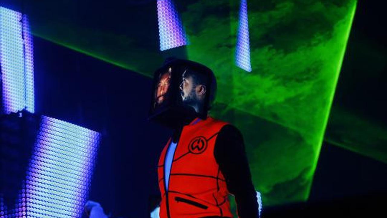 Will.I.am sulap iPad jadi topeng hidup