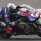 Memulai balapan dari pole position, Toprak harus terlempar ke urutan ketiga di lap pertama. Dua lap berselang, pembalap asal Turki tersebut mampu melaju ke urutan terdepan usai menyalip Scott Redding dan Jonathan Rea. (AP/Achmad Ibrahim)