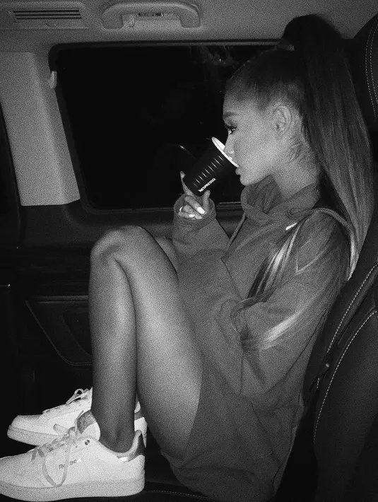 Sumber pun mengatakan bahwa Ariana Grande tak menutup   kemungkinan akan kembali bersama Mac Miller di masa depan. (instagram/arianagrande)