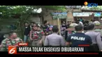 Ratusan massa yang hendak melakukan aksi penolakan eksekusi di Rawamangun dibubarkan polisi.