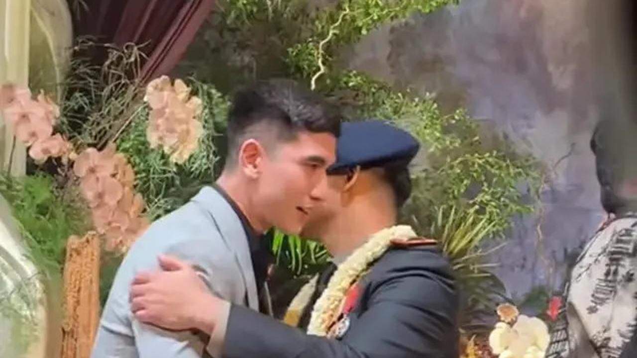 7 Potret Verrell Bramasta ke Nikahan Mantan, Doakan Febby Rastanty dan Suami