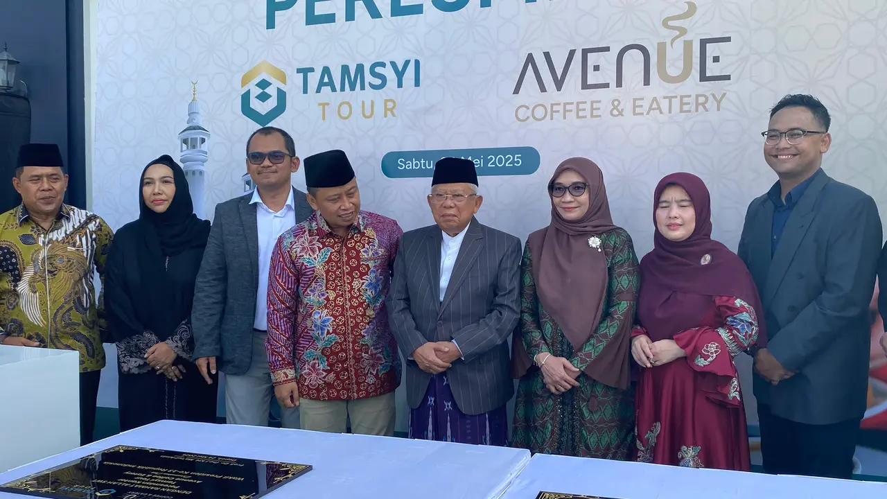 Wakil Presiden RI ke-13 K.H. Ma’ruf Amin menghadiri peresmian kantor Tamsyi Tour dan Avenue Coffee & Eatery di Depok. Ia mengapresiasi langkah Tamsyi sebagai penyelenggara perjalanan umroh yang mengedepankan inovasi dalam pelayanan (Istimewa)
