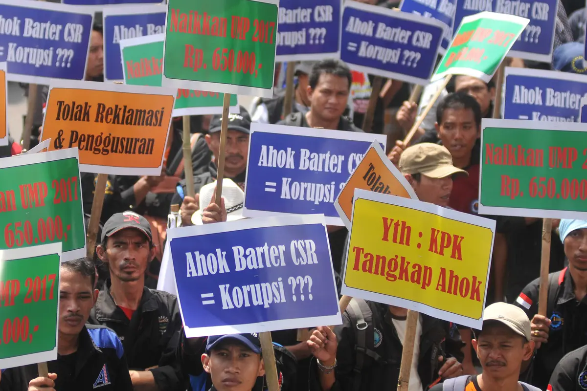 20160601-Buruh Geruduk Balai Kota DKI Tuntut Kenaikan UMP Rp 650 Ribu-Jakarta