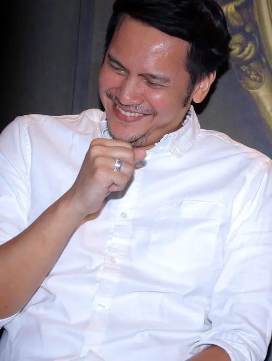 Melihat usianya yang sudah 42 tahun, banyak orangtua teman Aldi Bragi yang sering kali menjodoh-jodohkan. Sedangkan bagi Rendi, soal jodoh, ia mengaku santai dan tak mau terburu-buru. (Nurwahyunan/Bintang.com)