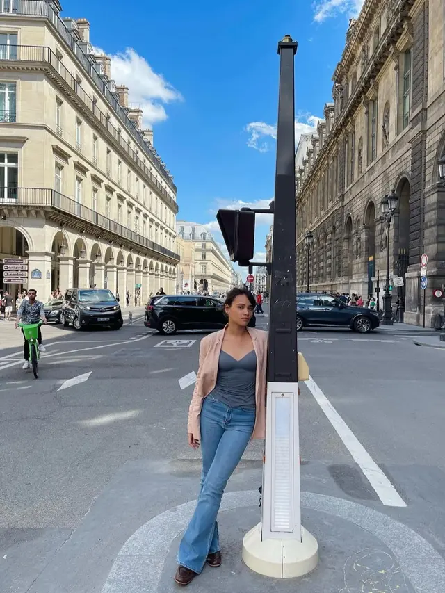 Outfit kasual ala Aurora Ribero (Instagram/@auroraribero)