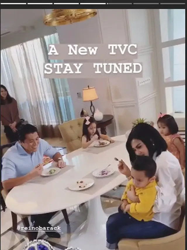 Syahrini dan Reino Barack