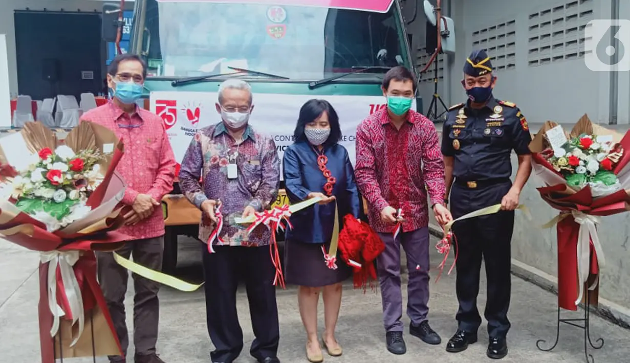 Jajaran Direksi dan Komisaris PT UCC Victo Oro Prima, Dirjan Industri Agro Kemenperin Abdul Rochim, Kepala Kanwil Jawa Barat Bea Cukai Saipullah Nasution pada acara Pelepasan Container Ekspor Produk Kopi Olahan ke negeri Tiongkok di Sentul, Selasa (18/8/2020). (Liputan6.com/HO/Barek)