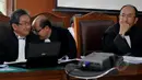 Tim Kuasa Hukum Komjen Budi Gunawan saat menghadiri Sidang lanjutan Praperadilan di Pengadilan Negeri (PN) Jakarta Selatan, Selasa (10/2/2015). (Liputan6.com/Johan Tallo)