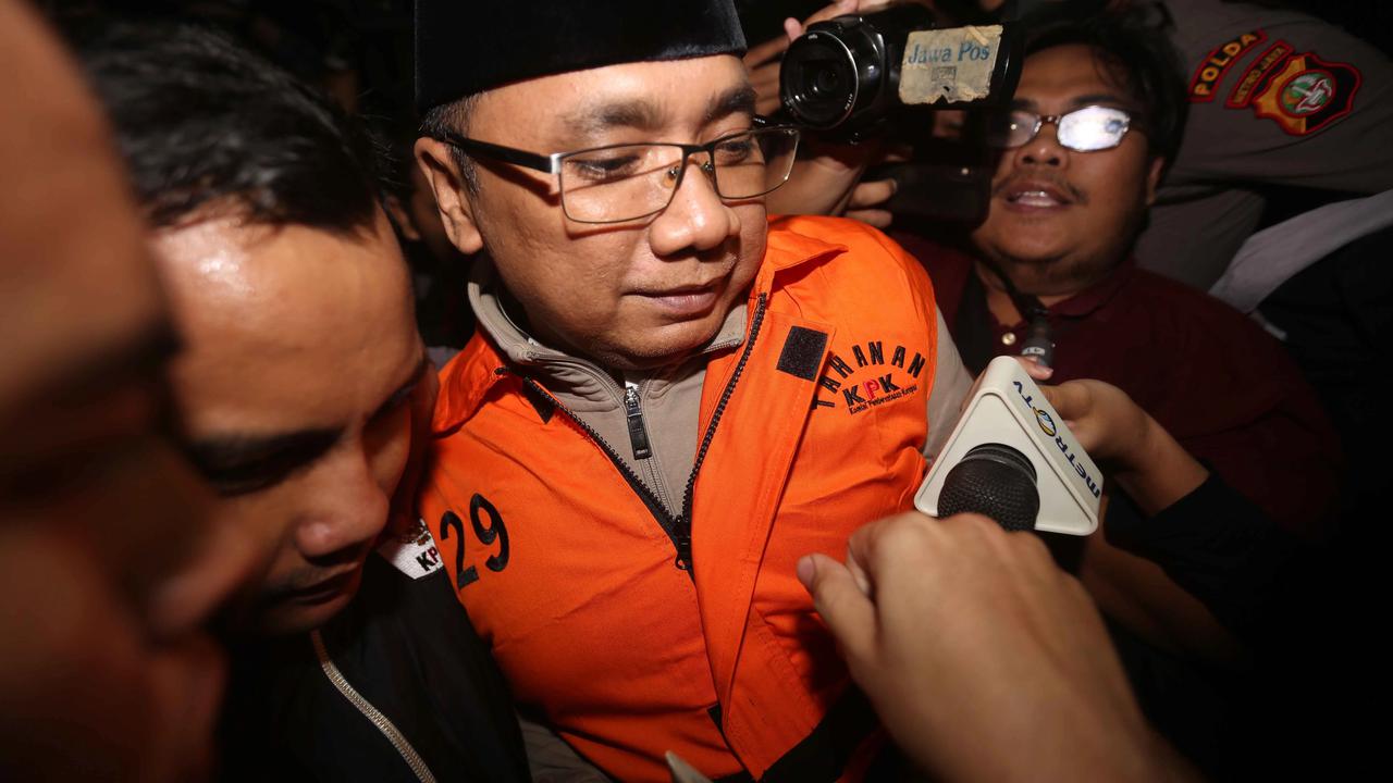 FOTO: KPK Resmi Menahan Yaqut Cholil Qoumas dalam Kasus Dugaan Korupsi Haji