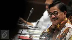 Menteri Agraria dan Tata Ruang, Ferry Mursyidan Baldan menghadiri Rapat Kerja (Raker) dengan Komisi II DPR-RI, Senayan, Jakarta, Kamis (21/1/2016). Raker membahas mengenai penyelesaian masalah kasus-kasus pertanahan. (Liputan6.com/Johan Tallo)