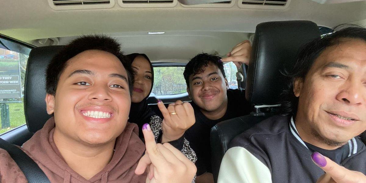 Ada juga para netizen yang menyampaikan bahwa mereka memilih Komeng dalam Pemilu 2024 untuk DPD Dapil Jawa Barat.<br>