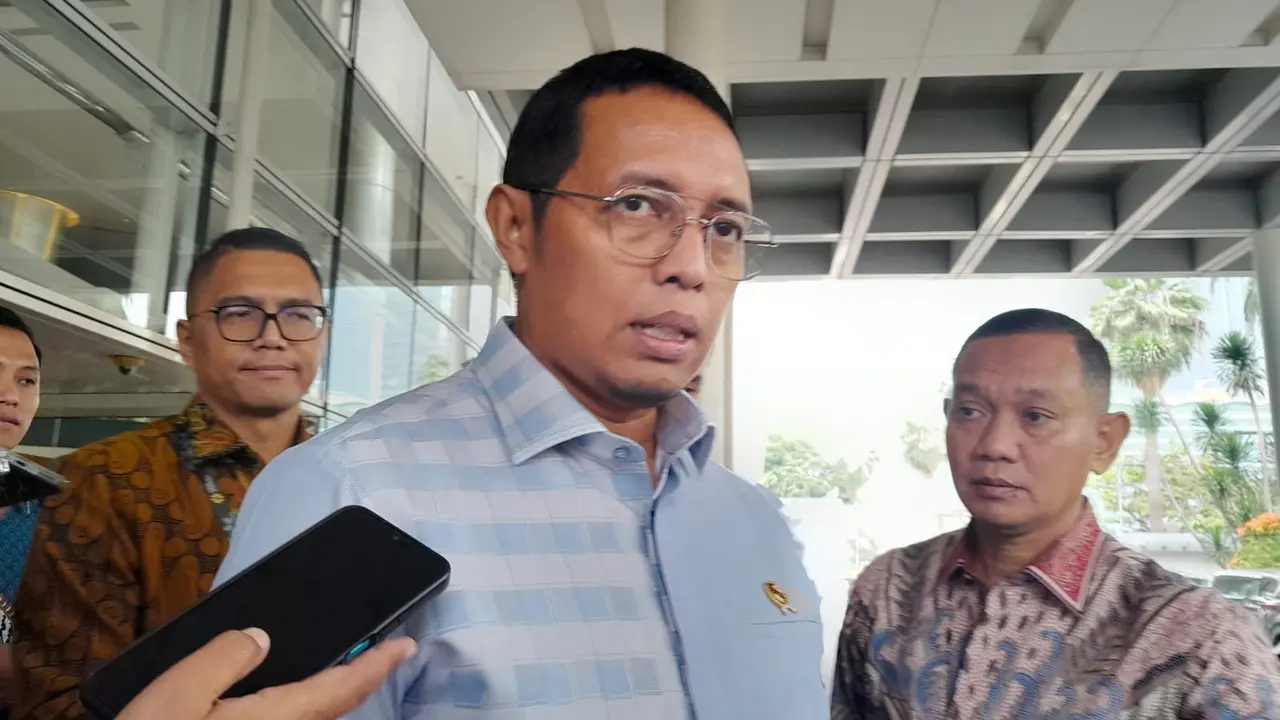 Kepala Kantor Komunikasi Kepresidenan Hasan Nasbi mengatakan bahwa pada pemerintahan Prabowo Subianto bakal menjalankan program pemeriksaan kesehatan gratis. Pada 2025 ditargetkan ada 52 juta rakyat yang mendapatkan pemeriksaan kesehatan gratis.