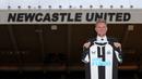 Nasib yang berbeda dialami oleh pelatih baru New Castle United, Eddie Howe. Ia harus absen di laga perdananya usai terkonfirmasi  positif Covid-19. The Magpies harus puas dengan skor imbang 3-3 saat menjamu Brentfort di Stadion St James' Park. (AFP/Scott Hepphell)