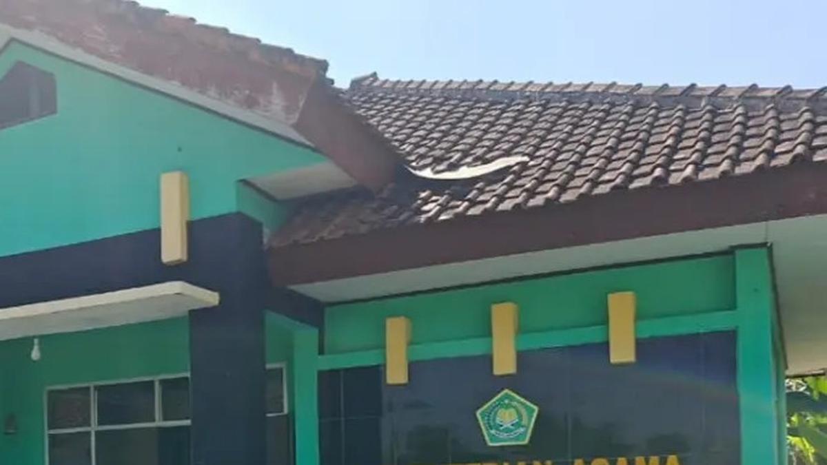 KUA di Sukabumi Mendadak Tidak Bisa Cetak Buku Nikah