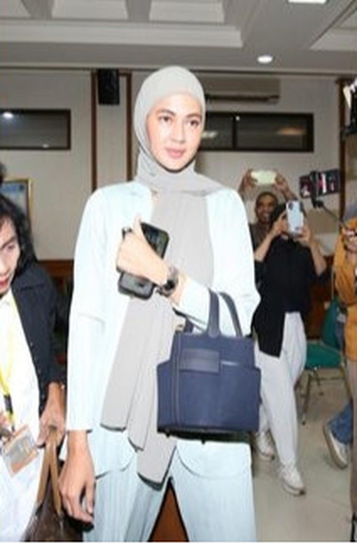 Paula Verhoeven Laporkan Dugaan Pelanggaran Kode Etik Majelis Hakim ke Komisi Yudisial