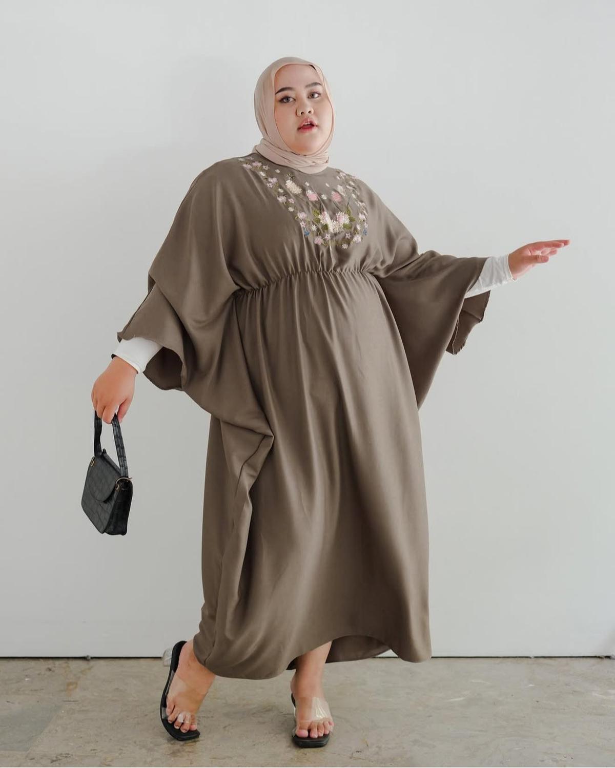 Rekomendasi baju lebaran 2025 untuk wanita gemuk