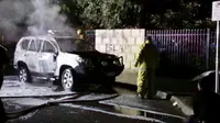 Mobil hangus dalam serangan yang terjadi di masjid Thornlie, Perth, Australia Barat (Facebook/Yahya Adel Ibrahim)