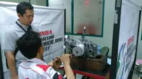 AHM mengadakan kontes mekanik untuk menguji kompetensi mekanik Honda motor.