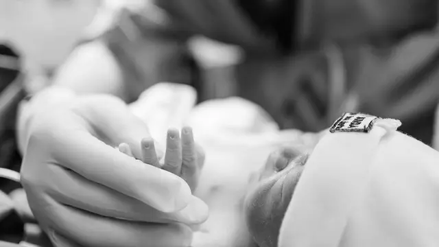 Shandy Purnamasari dan Gilang Widya umumkan kelahiran anak ketiga (credit: instagram/juragan_99)