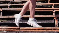 Coba lakukan trik cerdas ini untuk membuat sepatu Anda menjadi anti air. (Foto: iStockphoto)