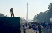 Suasana Kawasan Monas Minggu Pagi Seusai Perayaan Puncak HUT Jakarta