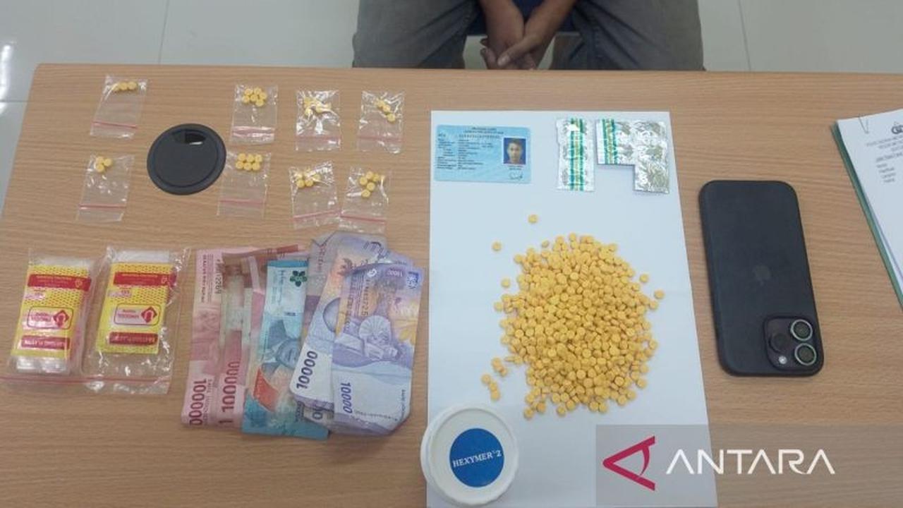 Polisi Bongkar Peredaran Obat Ilegal di Perumahan Bekasi
