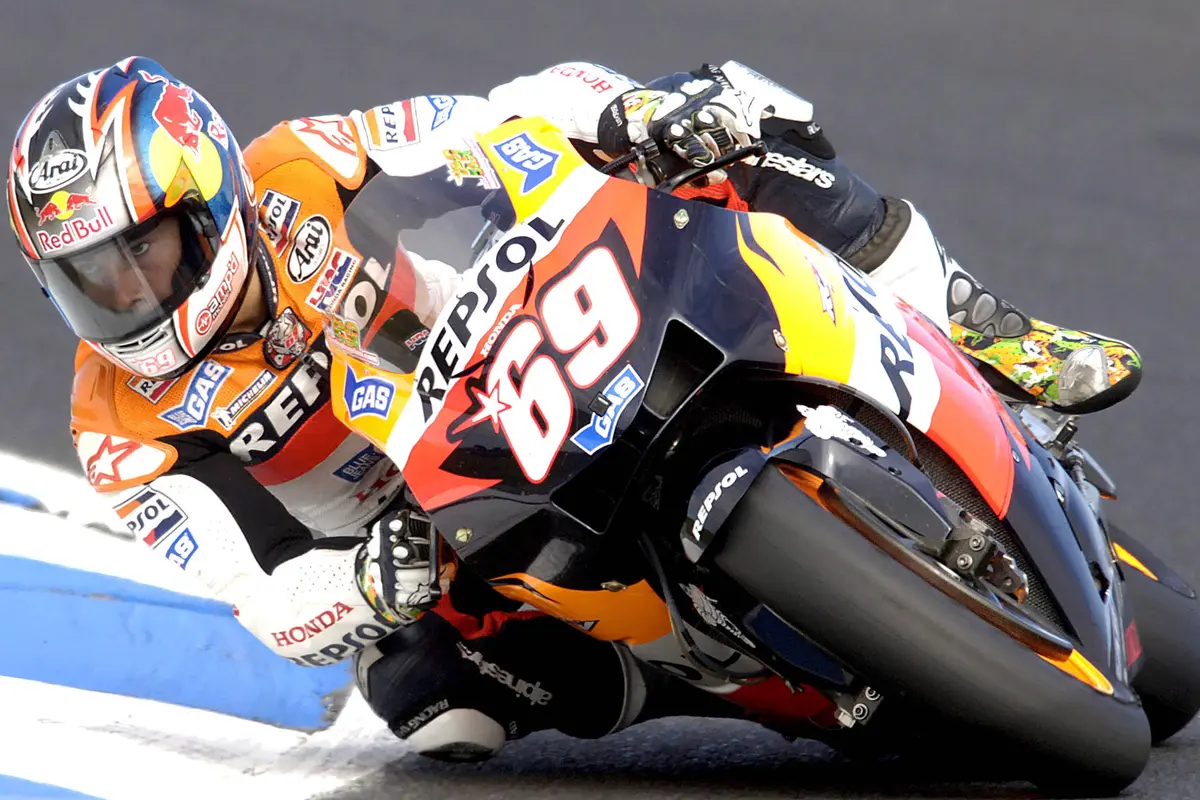 FOTO: Momen Persaingan Nicky Hayden dengan Valentino Rossi