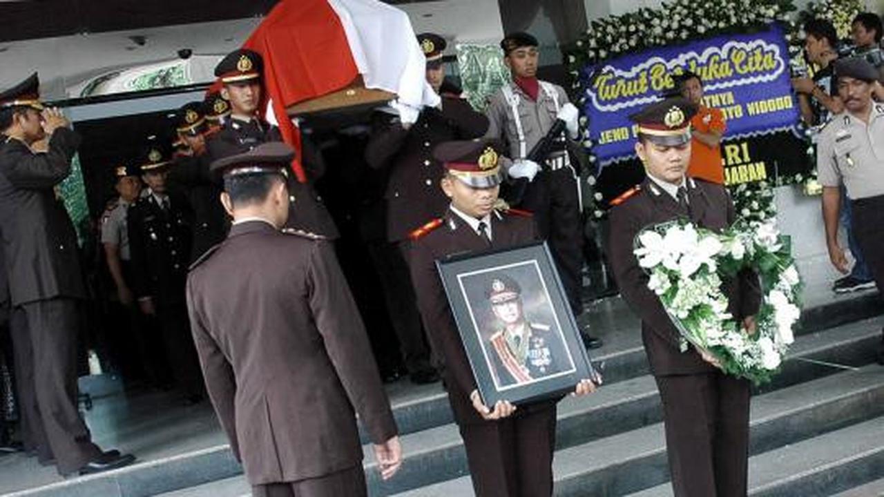 Mantan Kapolri Dibyo Widodo dimakamkan