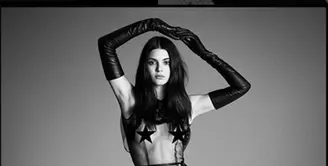 Kendall Jenner mulai mengikuti jejak kakak tirinya, Kim Kardashian, yang kerap memamerkan aset berharganya di media sosial.  (Via Instagram/@Kendalljenner)