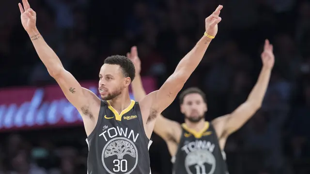 Selebrasi Pemain Warriors usai hajar Knicks