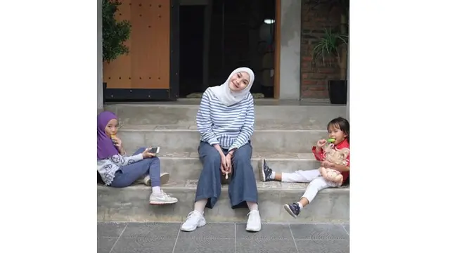 Begini potret rumah Zaskia dan Hanung tampak dari depan.