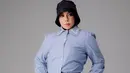 <p>Memadukan gaya ala modern victorian, rok panjang dan kemeja garis serta paduan bucket hat menampilkan gaya yang unik. (Foto: Melly Goeslaw/ Instagram)</p>