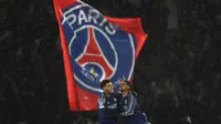 Empat menit berselang, pada menit ke-60, Paris Saint-Germain berhasil menyamakan kedudukan lewat gol yang dicetak Bradley Barcola. (Franck FIFE/AFP)