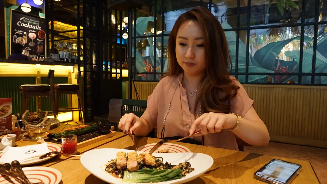 Resto The G Flavours Surabaya menyiapkan menu khusus menyambut imlek. (Dian Kurniawan/Liputan6.com)