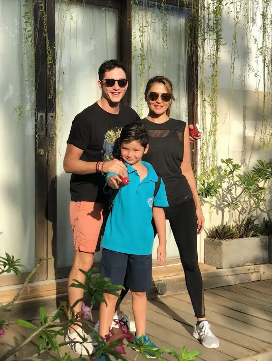 Mike Lewis dan Tamara Bleszynski