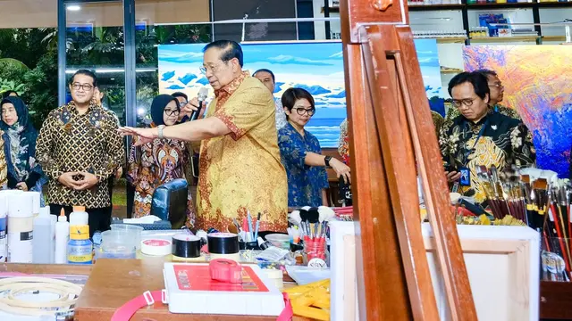 Kemen Ekraf menyambangi Cikeas Art Gallery milik Presiden ke-6 RI, Susilo Bambang Yudhoyono (SBY) di Puri Cikeas, Kabupaten Bogor, Jawa Barat Rabu 14 Mei 2025.